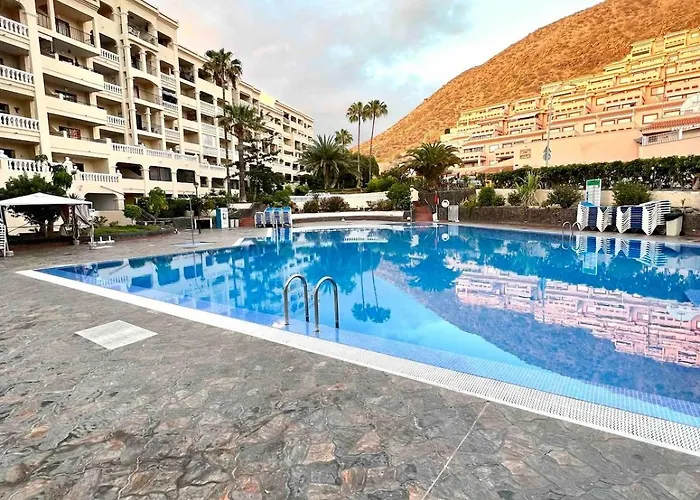 Sunny Terrace I Heated Pool I King Bed I Cook Zone I Parking דירה לוס כריסטיאנוס