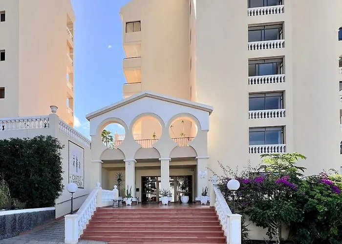 Sunny Terrace I Heated Pool I King Bed I Cook Zone I Parking דירה *