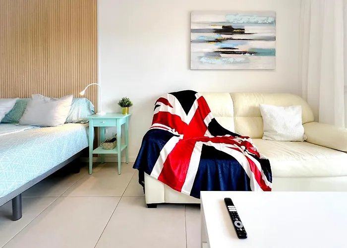 Sunny Terrace I Heated Pool I King Bed I Cook Zone I Parking *