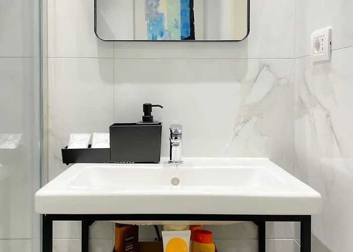 Sunny Terrace I Heated Pool I King Bed I Cook Zone I Parking *