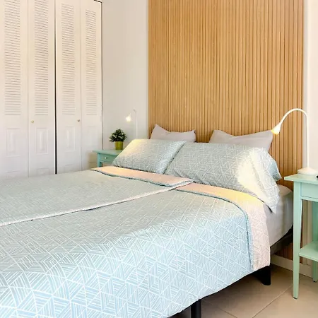 아파트 Sunny Terrace I Heated Pool I King Bed I Cook Zone I Parking