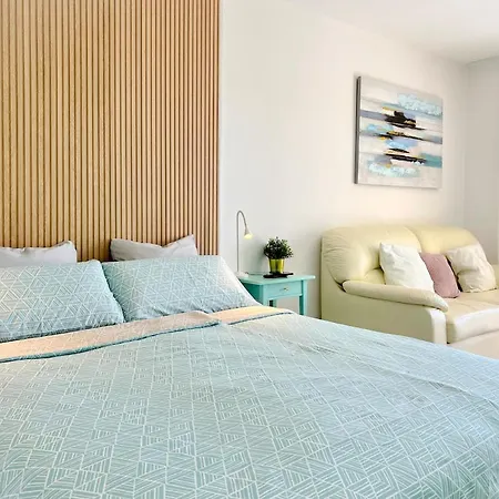 아파트 Sunny Terrace I Heated Pool I King Bed I Cook Zone I Parking