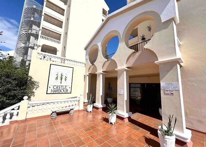 Sunny Terrace I Heated Pool I King Bed I Cook Zone I Parking * 로스크리스티아노스